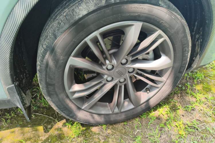 Used Geely Auto Jiajie 2022 1.8TD DCT Platinum Deluxe Edition Right Front Wheel Hub