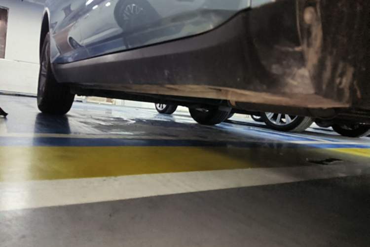 Used Geely Auto Jiajie 2022 1.8TD DCT Platinum Comfort Model Right Side Sill