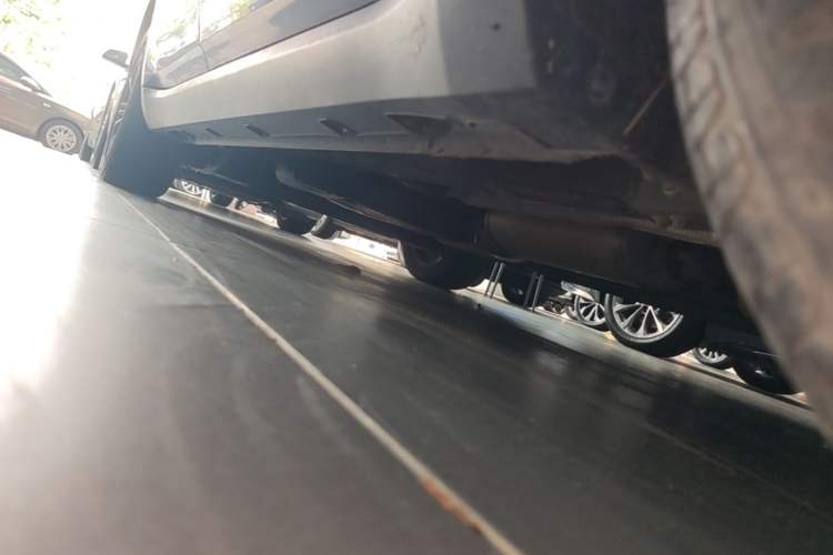 Used Geely Auto Jiajie 2022 1.8TD DCT Platinum Luxury Edition Right Side Sill