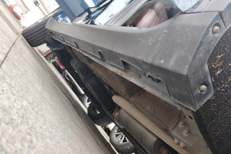 Used Geely Auto Jiajie 2022 1.8TD DCT Platinum Luxury Edition Right Side Sill