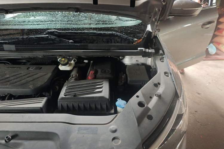 Used Geely Auto Jiajie 2022 1.8TD DCT Platinum Comfort Model Engine Bay Left