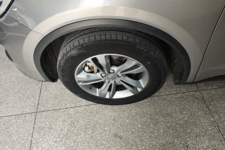 Used Geely Auto Jiajie 2022 1.8TD DCT Platinum Comfort Model Left Front Wheel Hub