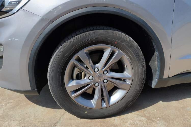 Used Geely Auto Jiajie 2022 1.8TD DCT Platinum Comfort Model Left Front Wheel Hub