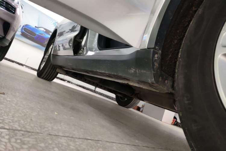 Used Geely Auto Jiajie 2022 1.8TD DCT Platinum Comfort Model Right Side Sill