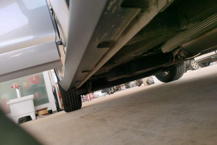Used Geely Auto Jiajie 2022 1.8TD DCT Platinum Comfort Model Right Side Sill