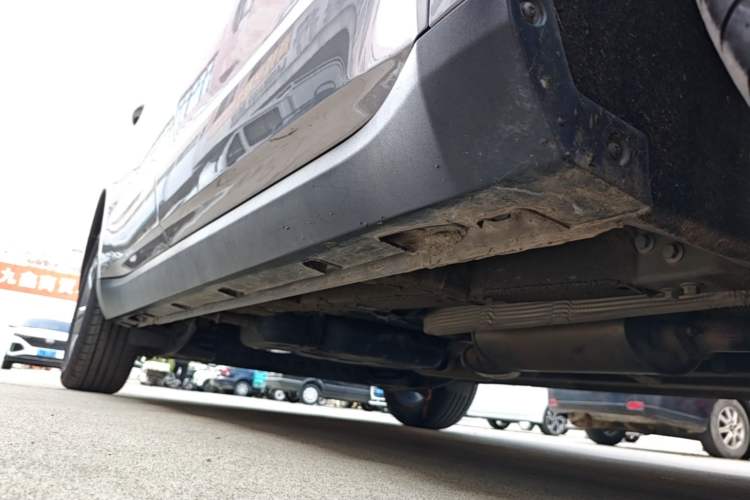 Used Geely Auto Jiajie 2022 1.8TD DCT Platinum Comfort Model Right Side Sill