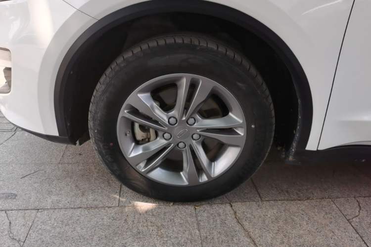 Used Geely Auto Jiajie 2022 1.8TD DCT Platinum Comfort Model Left Front Wheel Hub