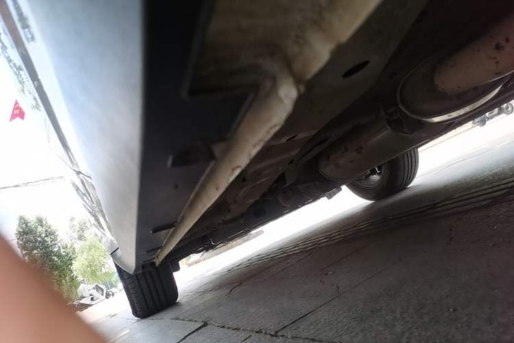 Used Geely Auto Jiajie 2022 1.8TD DCT Platinum Comfort Model Left Side Sill