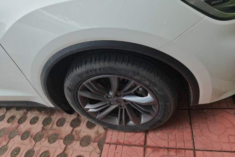 Used Geely Auto Jiajie 2022 1.8TD DCT Platinum Luxury Edition Right Front Wheel Hub