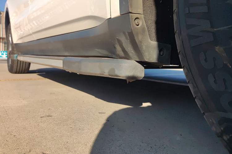 Used Geely Auto Jiajie 2022 1.8TD DCT Platinum Comfort Model Right Side Sill