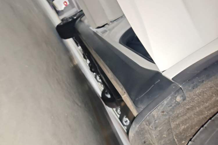 Used Geely Auto Jiajie 2022 1.8TD DCT Platinum Luxury Edition Right Side Sill