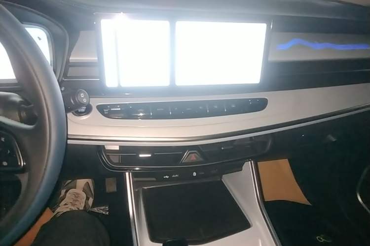 Used Geely Auto Jiajie 2023 Geely Jiaji L 1.5TD DCT Luxury Model Audio And AC Panel