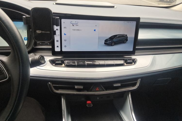 Used Geely Auto Jiajie 2023 Geely Jiaji L 1.5TD DCT Luxury Model Audio And AC Panel