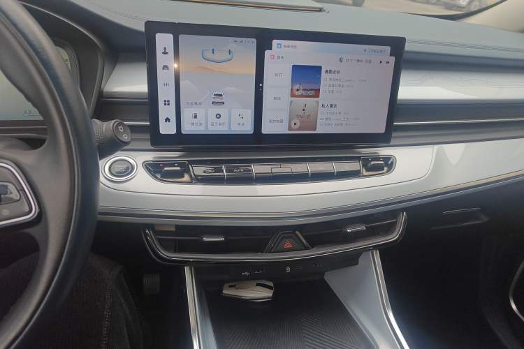 Used Geely Auto Jiajie 2023 Geely Jiaji L 1.5TD DCT Luxury Model Audio And AC Panel