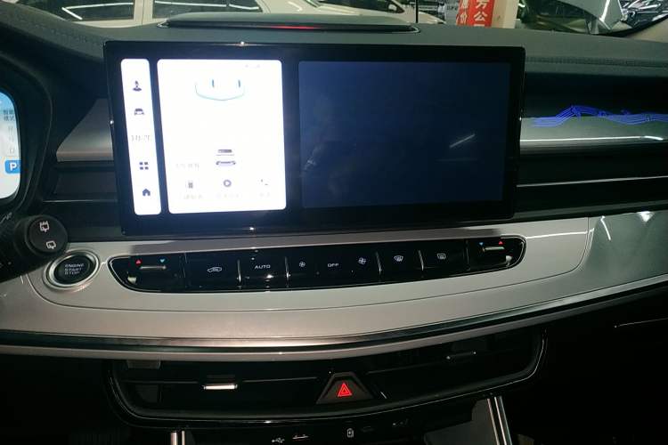 Used Geely Auto Jiajie 2023 Geely Jiaji L 1.5TD DCT Luxury Model Audio And AC Panel