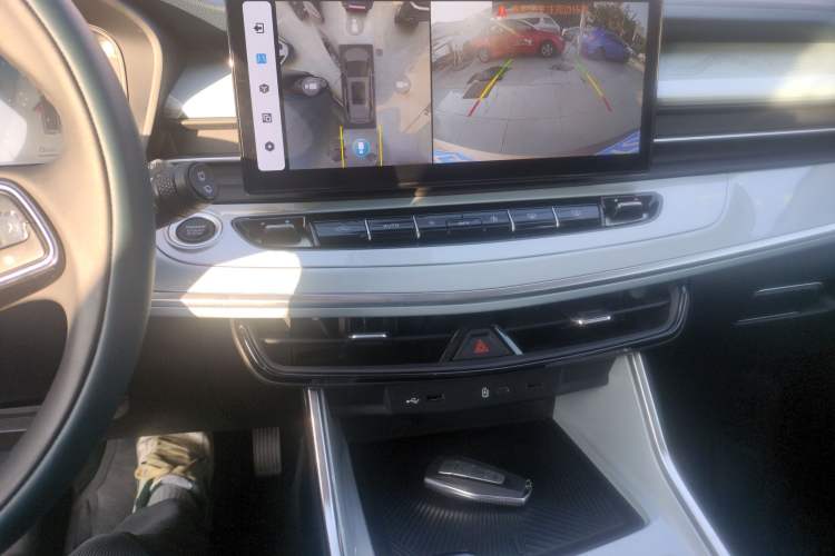 Used Geely Auto Jiajie 2023 Geely Jiaji L 1.5TD DCT Luxury Model Audio And AC Panel