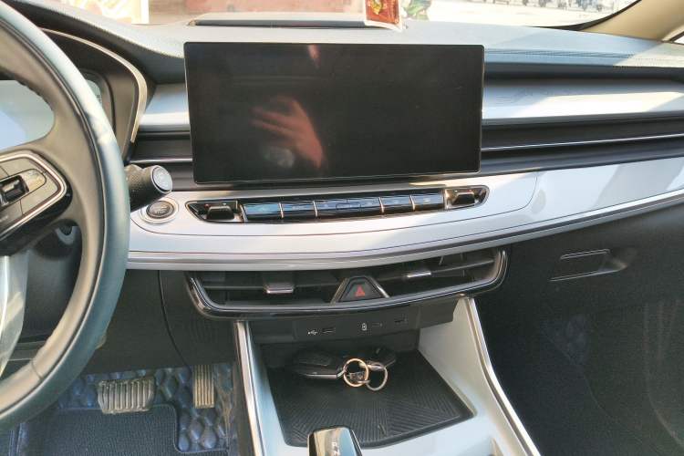 Used Geely Auto Jiajie 2023 Geely Jiaji L 1.5TD DCT Luxury Model Audio And AC Panel