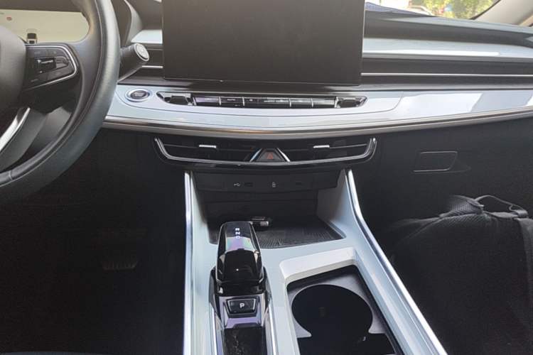 Used Geely Auto Jiajie 2023 Geely Jiaji L 1.5TD DCT Luxury Model Audio And AC Panel