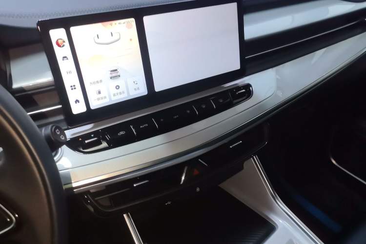 Used Geely Auto Jiajie 2023 Geely Jiaji L 1.5TD DCT Comfort Edition Audio And AC Panel