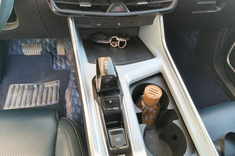 Used Geely Auto Jiajie 2023 Geely Jiaji L 1.5TD DCT Luxury Model Gear Lever