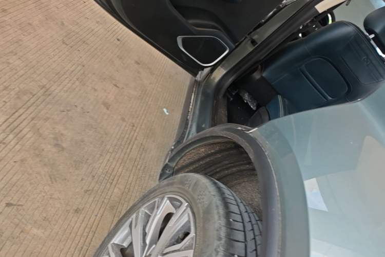 Used Geely Auto Jiajie 2023 Geely Jiaji L 1.5TD DCT Luxury Model Left Side Sill