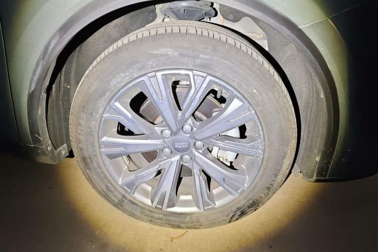 Used Geely Auto Jiajie 2023 Geely Jiaji L 1.5TD DCT Luxury Model Right Front Wheel Hub