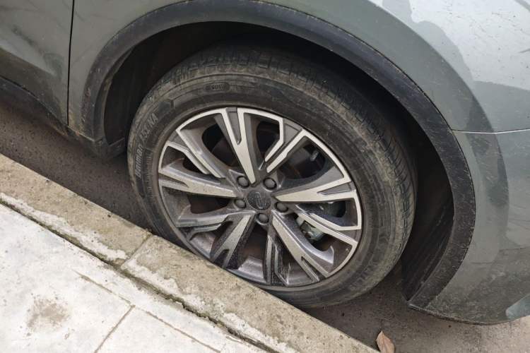 Used Geely Auto Jiajie 2023 Geely Jiaji L 1.5TD DCT Luxury Model Right Front Wheel Hub