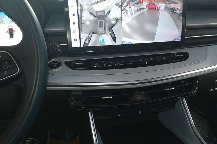 Used Geely Auto Jiajie 2023 Geely Jiaji L 1.5TD DCT Luxury Model Audio And AC Panel