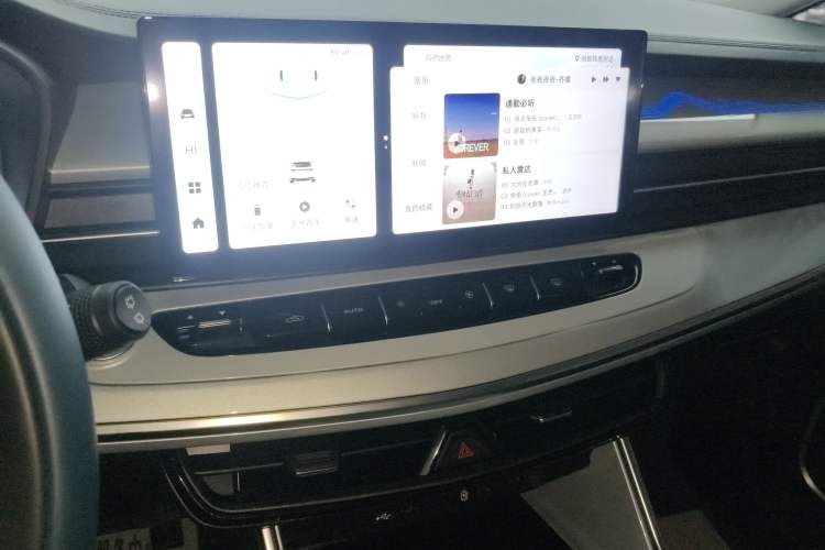 Used Geely Auto Jiajie 2023 Geely Jiaji L 1.5TD DCT Luxury Model Audio And AC Panel