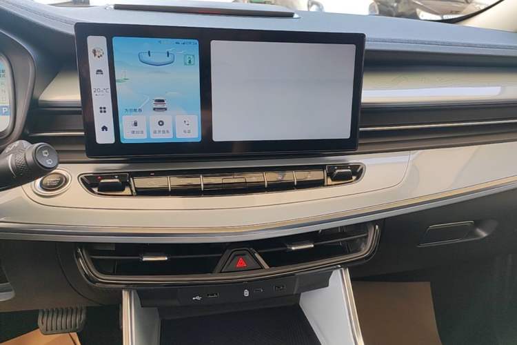 Used Geely Auto Jiajie 2023 Geely Jiaji L 1.5TD DCT Luxury Model Audio And AC Panel