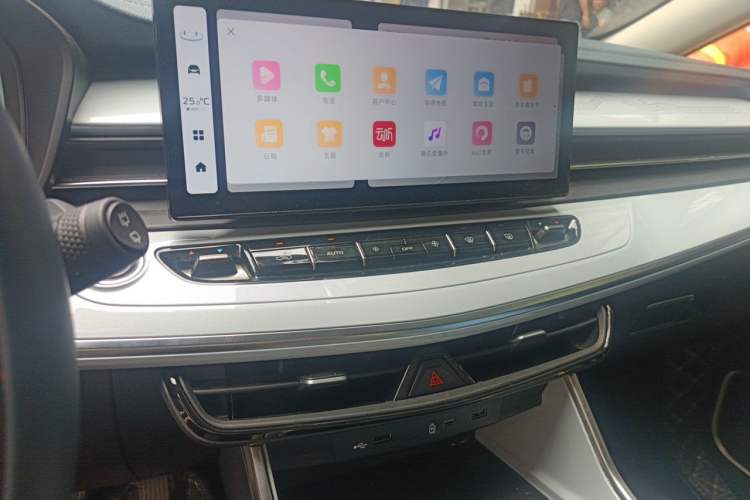 Used Geely Auto Jiajie 2023 Geely Jiaji L 1.5TD DCT Luxury Model Audio And AC Panel