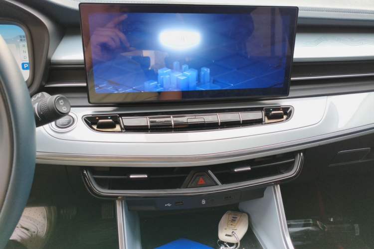 Used Geely Auto Jiajie 2023 Geely Jiaji L 1.5TD DCT Luxury Model Audio And AC Panel