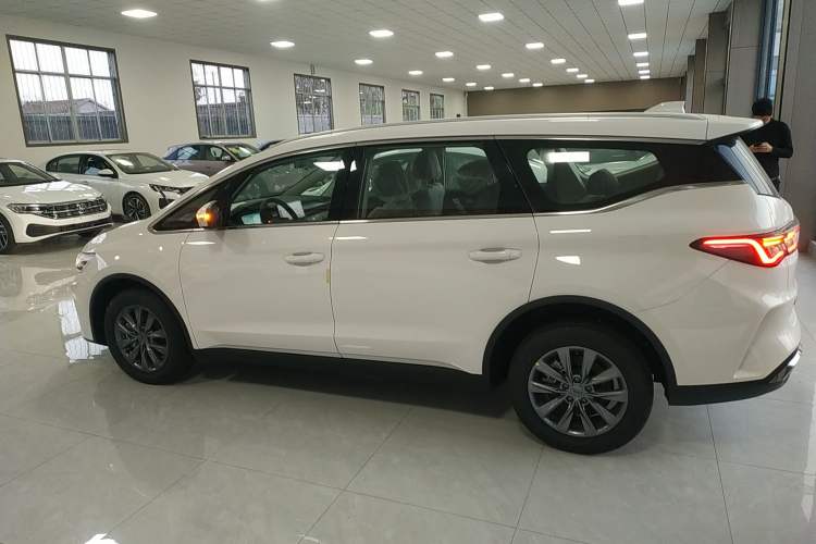 Used Geely Auto Jiajie 2023 Geely Jiaji L 1.5TD DCT Comfort Edition Exterior 3