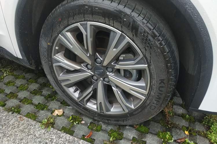 Used Geely Auto Jiajie 2023 Geely Jiaji L 1.5TD DCT Luxury Model Right Front Wheel Hub
