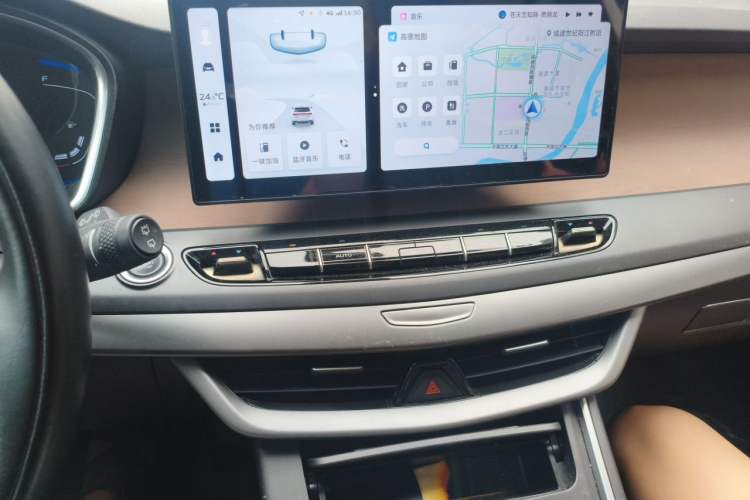 Used Geely Auto Jiajie 2025 1.5TD DCT Dragon Edition Audio And AC Panel