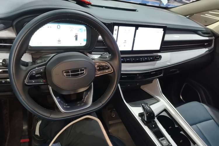 Used Geely Auto Jiajie 2025 1.5TD DCT Pengcheng Edition Center Console
