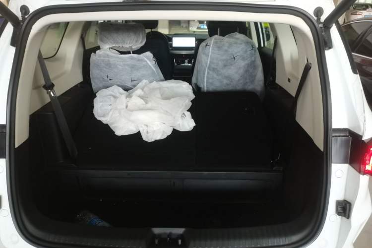 Used Geely Auto Jiajie 2025 1.5TD DCT Pengcheng Edition Trunk
