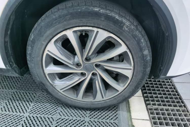 Used Geely Auto Jiajie New Energy 2019 1.5TD PHEV Deluxe Edition Right Front Wheel Hub