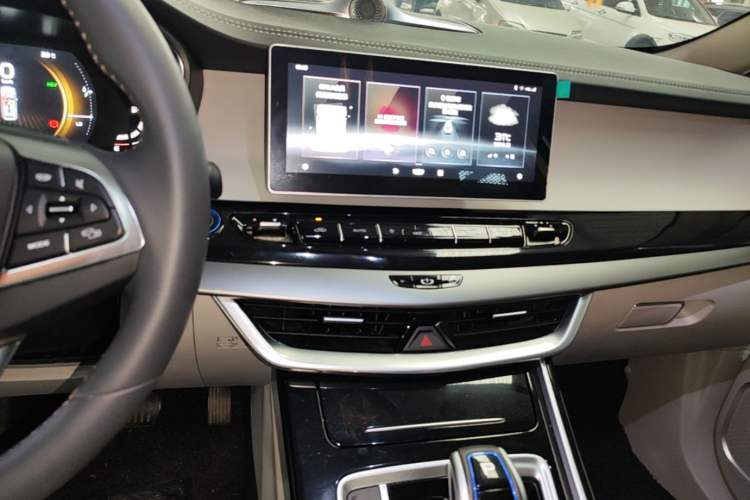 Used Geely Auto Jiajie New Energy 2021 ePro 1.5TD PHEV Comfort Edition Audio And AC Panel