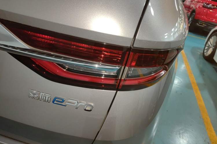 Used Geely Auto Jiajie New Energy 2021 ePro 1.5TD PHEV Luxurious Edition Right Rear Taillight