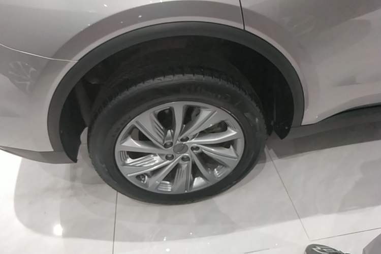 Used Geely Auto Jiajie New Energy 2021 ePro 1.5TD PHEV Deluxe Model Right Rear Wheel Hub