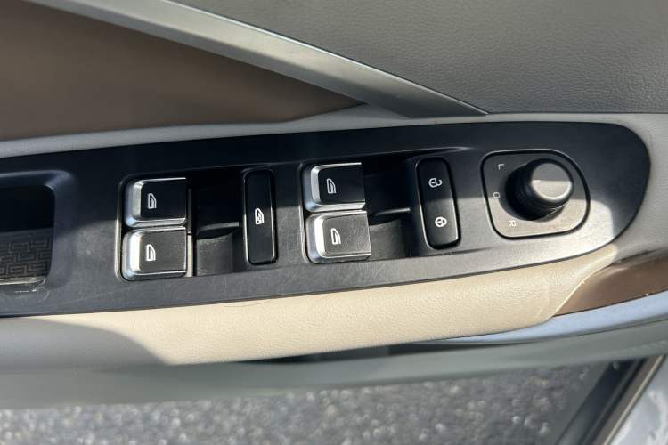 Used Geely Auto Jiajie New Energy 2021 ePro 1.5TD PHEV Luxurious Edition Interior 9