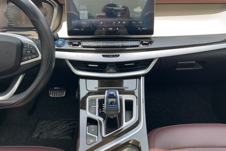 Used Geely Auto Jiajie New Energy 2022 1.5TD PHEV Platinum Deluxe Edition Audio And AC Panel
