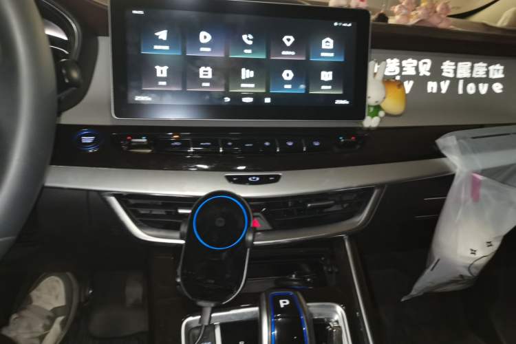 Used Geely Auto Jiajie New Energy 2022 1.5TD PHEV Platinum Luxury Edition Audio And AC Panel