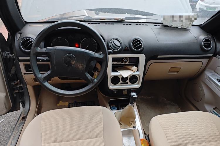 Used Geely Auto Liberty Ship 2010 1.3L Manual Wealth Edition Center Console