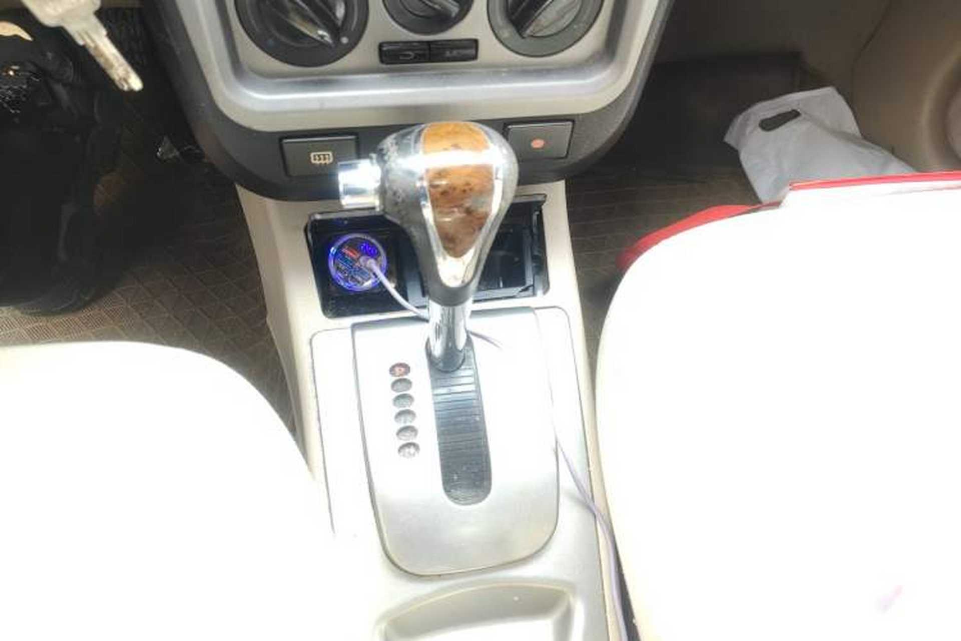 Used Geely Auto Liberty Ship 2010 1.5L Automatic Gold Diamond Edition Gear Lever
