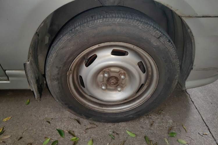 Used Geely Auto Liberty Ship 2010 1.3L Manual Wealth Edition Right Front Wheel Hub