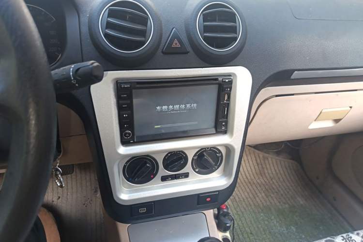 Used Geely Auto Liberty Ship 2010 1.3L Manual Gold Diamond Edition Audio And AC Panel