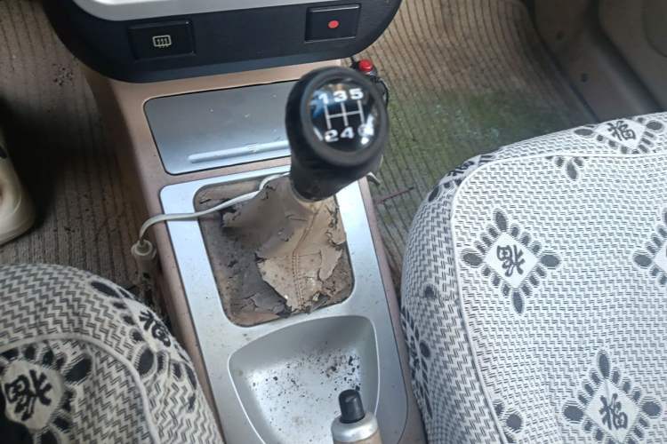 Used Geely Auto Liberty Ship 2010 1.3L Manual Gold Diamond Edition Gear Lever
