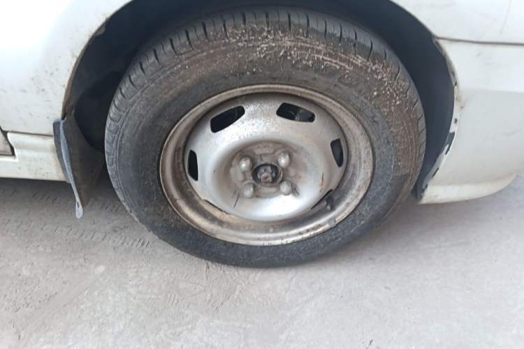 Used Geely Auto Liberty Ship 2010 1.3L Manual Gold Diamond Edition Right Front Wheel Hub